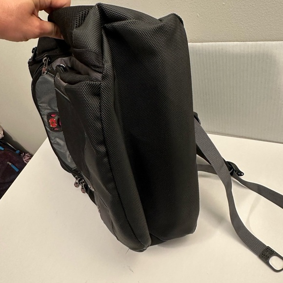 SwissGear - "NWT" Synergy Backpack for 16" Laptop Black and Gray MBS Logo - Picture 13 of 15
